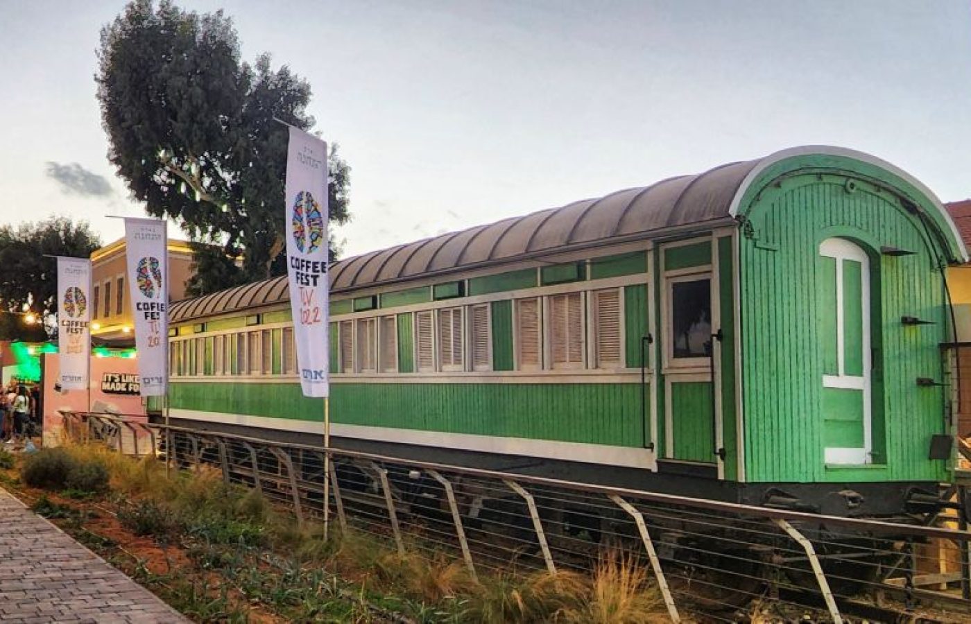 מתחם התחנה תל אביב - בתמונה רכבת ירוקה